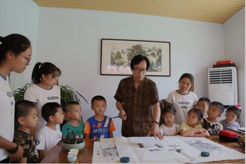 退役老军人牛泉走进幼儿园献爱心1