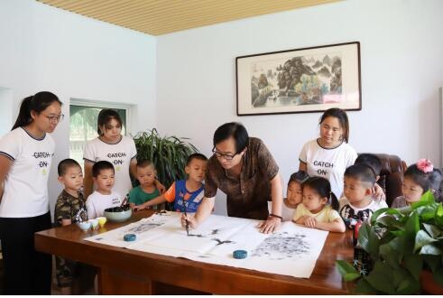 退役老军人牛泉走进幼儿园献爱心0