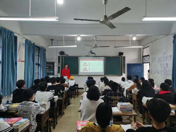 大竹县经济开发区实验学校推进党的创新理论进课堂