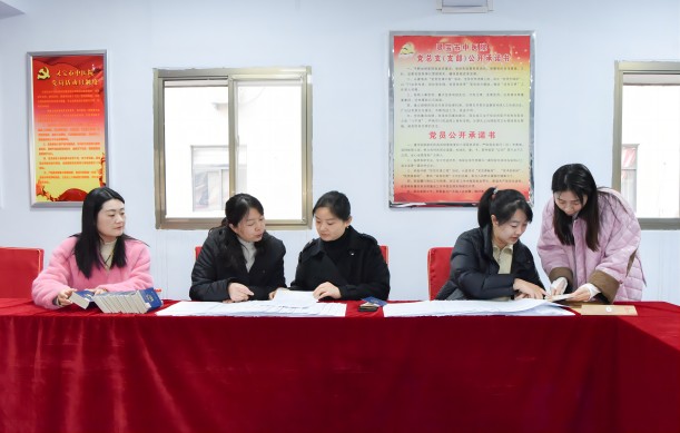 灵宝市卫健委上门送服务，让医护办证“零跑腿”