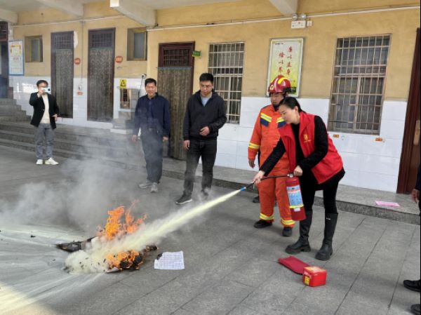 西峡县石界河镇：消防安全进校园 传递安全“接力棒”