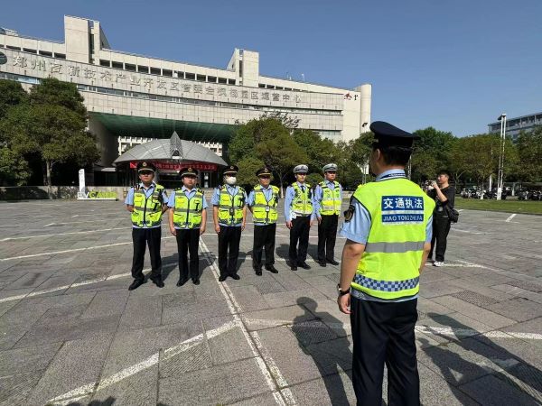 护航师生平安出行　郑州市交通执法部门开展道路运输执法行动 