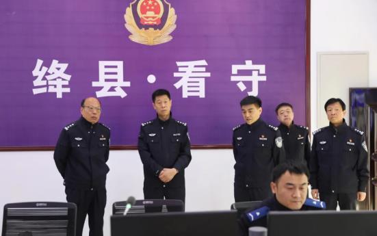 张建林深入看守所开展“公安局长当一天看守所所长”活动