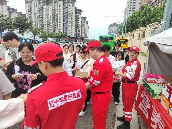 镇平红十字医疗救援队：护航高考 践行红十字精神