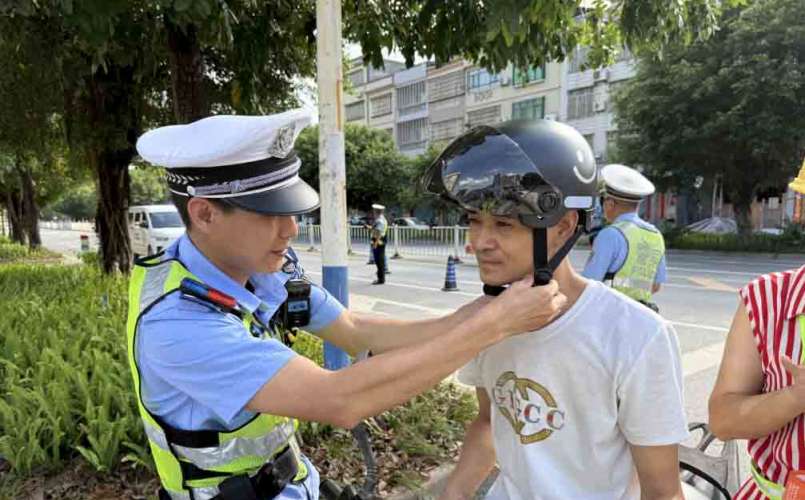 7月1日起实施!驾乘电动自行车不戴安全头盔将面临处罚