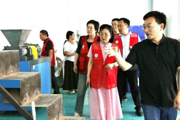 南阳师院劳模工匠入园“献计”促发展