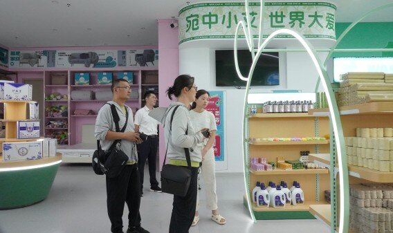 媒企共探!南阳卧龙艾草园发展密码