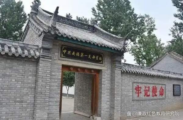 红色2.jpg