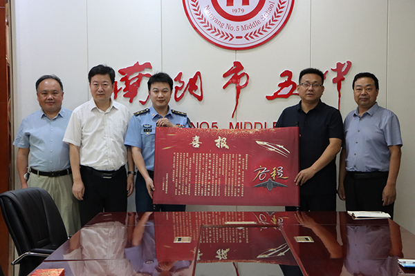 壮志凌云筑梦蓝天 赤子丹心强军报国