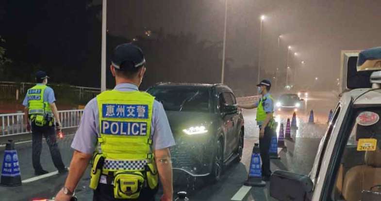 惠州交警强化显性用警，持续开展夏季交通安全整治行动