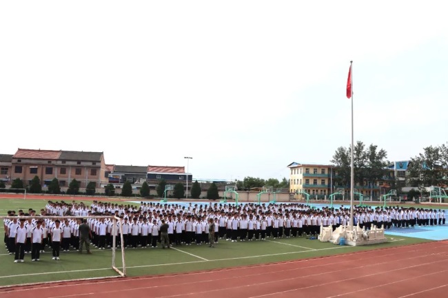飒爽英姿淬青春 意志如钢启新程 || 山西夏县中学西校区举行高二高三年级军训活动