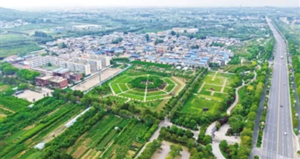 我市加快推进高标准农田建设——建好良田丰粮仓 卧龙区：美丽乡村 蓬勃发展