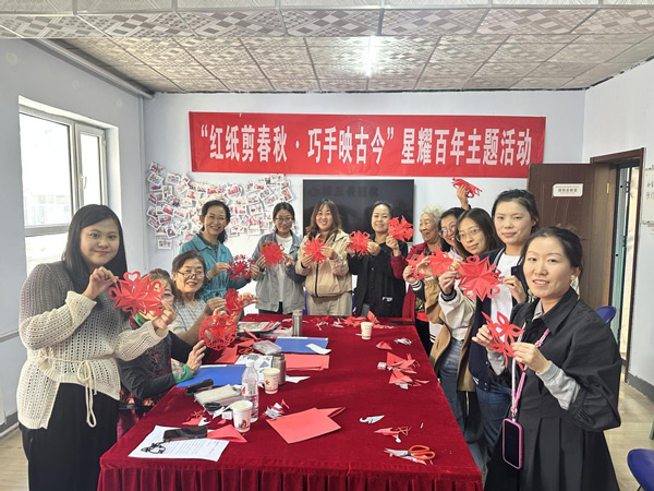 山西省大同市平城区：非遗剪纸进社区 指尖传承度佳节