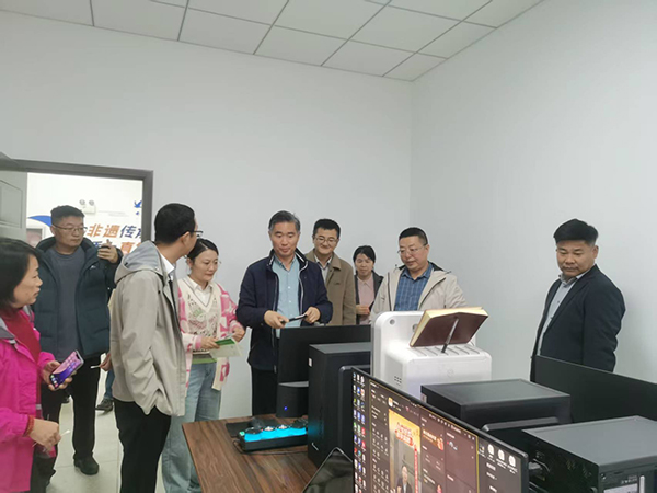 河南省中医药发展专项调研考察团赴南阳综合体参观指导