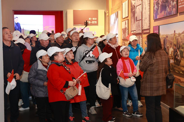 山西省大同市平城区:开展“拥抱世界 共享美好”秋游活动