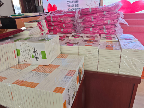 爱心暖寒冬 书香润童心——大同市留守儿童救助协会公益活动走进灵丘县北洋小学