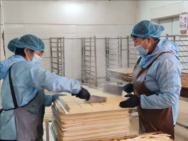 陕西蓝田县：非遗豆腐干串起共富链  灞源镇老手艺焕发新生机