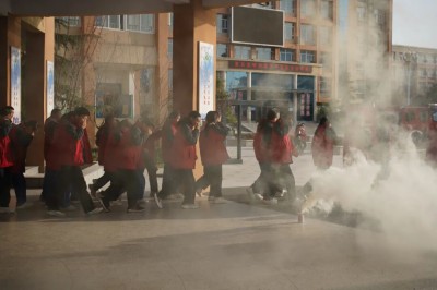 以练筑防 防患未“燃”——山西夏县消防队与实验中学联合开展消防应急疏散演练