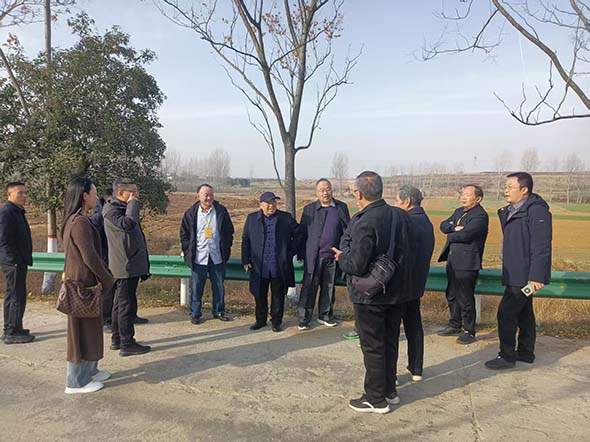 南阳中医药研讨会嘉宾学者考察镇平遮山