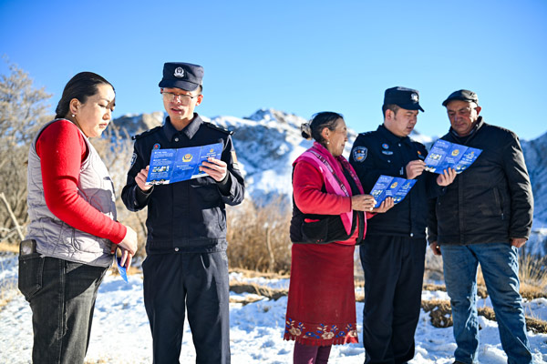 新疆克州:110宣传进辖区警民共筑平安网