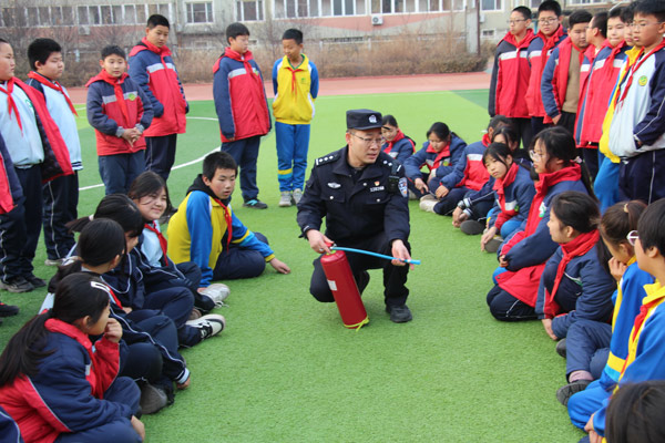 南戴河海防派出所开展寒假安全教育进校园活动