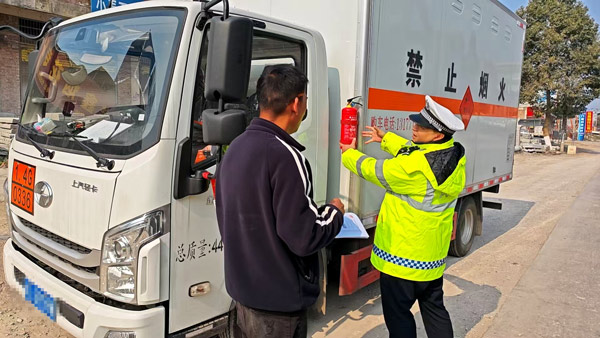 湖南新田：多部门联合开展烟花爆竹运输专项检查