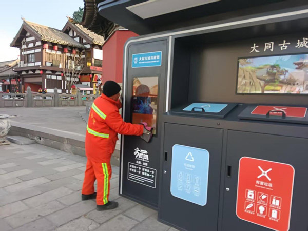 为文旅“护航”  给整洁“加码”——城管环卫坚守一线护航新春文旅