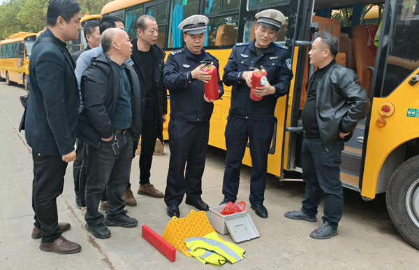 湖南新田交警：校车“体检”筑牢春季开学校车安全防线