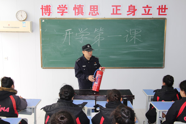 南戴河海防派出所：护航开学季上好“开学第一课”
