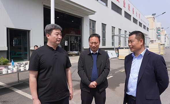 北京客商及嘉宾一行莅临南阳艾草产业园参观调研