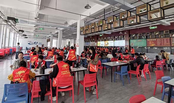 完善园区服务功能 提升产业承载能力