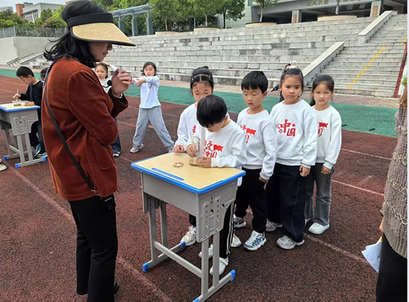 湖北省荆门市沙洋县汉上实验学校举办首届趣味劳技节