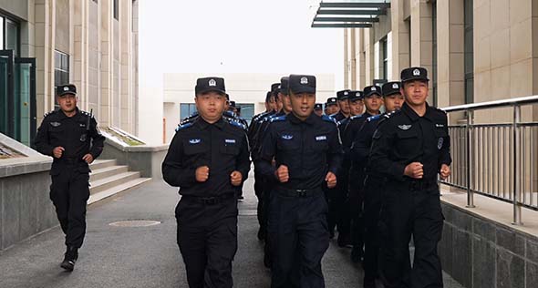 青海海南州公安局特巡警支队联合消防开展汛期抢险救援实训演练