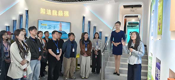 走进普法教育基地   开展现场教学课堂