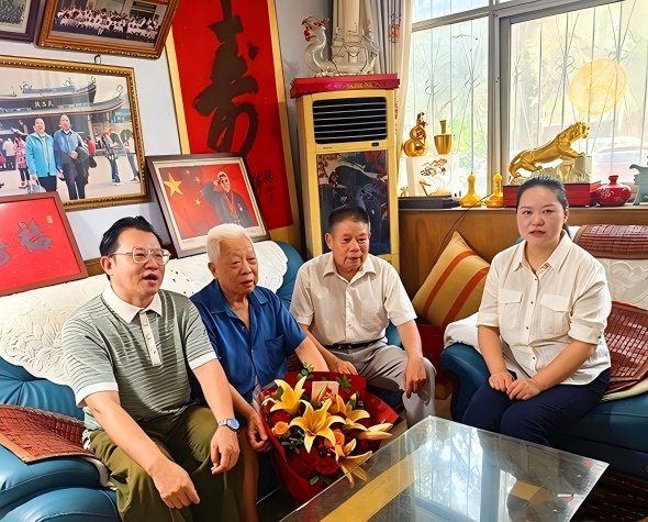 情暖八一敬功臣 聆听老兵峥嵘岁月