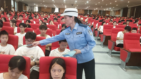 湖南新田：交警一中开讲第一课 交通安全护航新征程