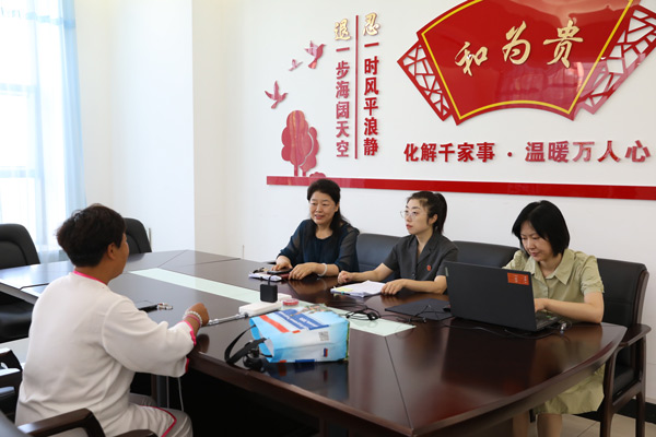 污水返溢、施工受阻，看调解员如何解开邻里“死结”