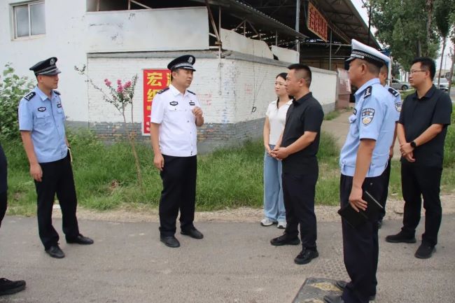 李志调研道路交通安全隐患整治工作