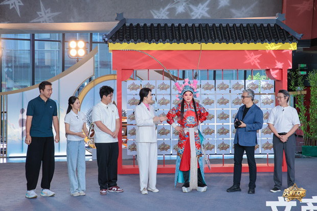 《天府工匠》“智剪”时刻：AI读懂川剧身段激光“剪”出城市地标