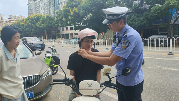 湖南新田交警：严查违法载人隐患 筑牢道路安全防线