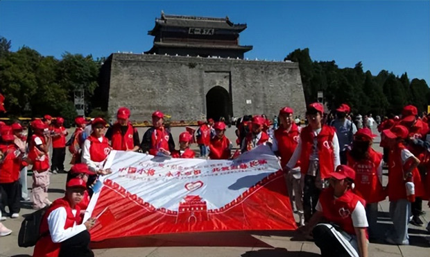 圆梦中国3F行动：永不忘祖｜红心献祖国！一场与众不同的心灵健康公益教育在天下第一关举行