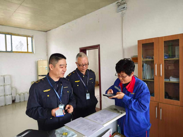 南阳市生态环境局宛城分局开展加油站联合检查和医疗机构专项执法检查行动